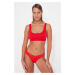 Trendyol Red Bralette textúrovaný top bikín