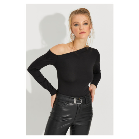 Cool & Sexy Women's Black Cross Collar Blouse