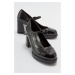 LuviShoes PAEIS čierne lakované kožené dámske topánky na podpätku.