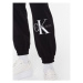 Calvin Klein Jeans Teplákové nohavice J20J220265 Čierna Regular Fit