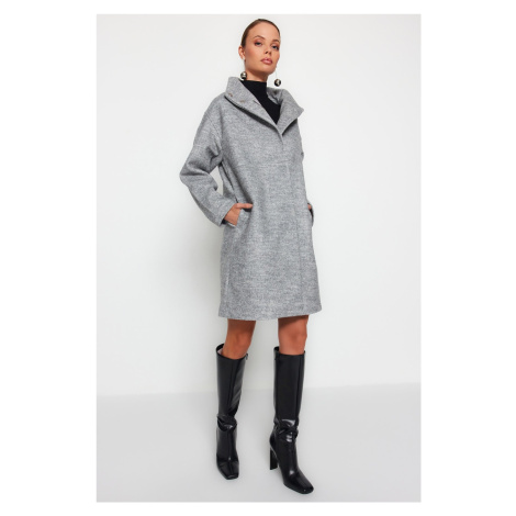 Trendyol Grey oversize široký strih dlhý prešívaný kabát