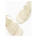 Bershka Remienkové sandále  biela