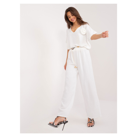 White fabric trousers with belt