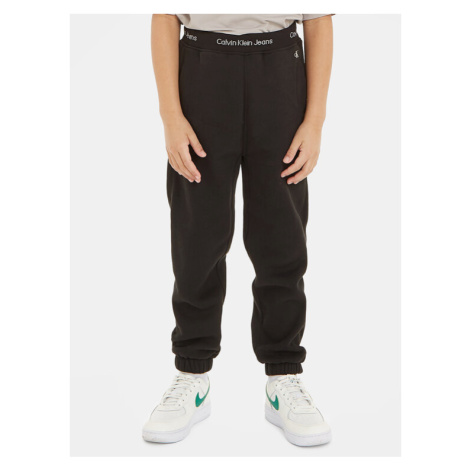 Calvin Klein Jeans Teplákové nohavice Intrasia IB0IB01815 Čierna Regular Fit