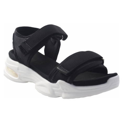 Xti  Dievčenské sandále  57619 čierne  Univerzálna športová obuv Čierna