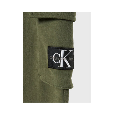 Calvin Klein Jeans Teplákové nohavice IB0IB01190 Zelená Regular Fit