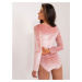 SVETLORUŽOVÉ VELÚROVÉ BODY S KVETINOVOU BROŠŇOU LK-BO-509557.83-LIGHT PINK