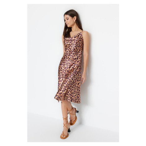 Trendyol hnedá saténová midi väzba rovného strihu Leopardí vzor ramienka voľné golierové šaty
