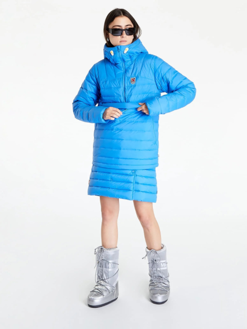 Ľahká páperová zimná bunda cez hlavu v trendy modrej
