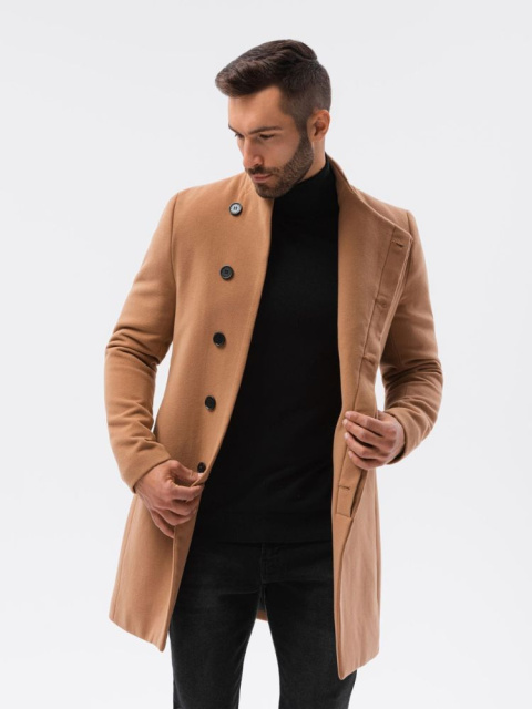 Prechodný kabát ako dominanta outfitu